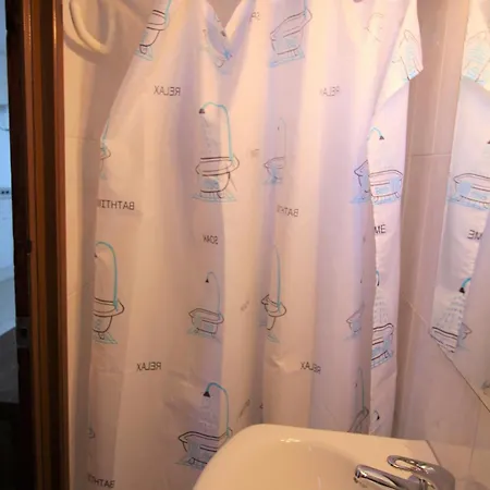 1020 Bonifaci I Bajo Izq, Solo Oira Olas Del Mar. Situacion Unica, Zona Muy Tranquila Edificio Pequeno Cerca Playa Y Rocas. Parking Privado Exterior. - Es-258-149 * Roses