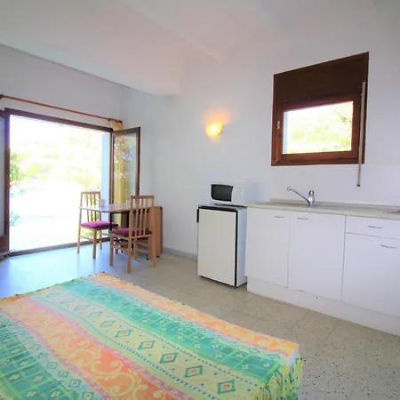Apartment 1020 Bonifaci I Bajo Izq, Solo Oira Olas Del Mar. Situacion Unica, Zona Muy Tranquila Edificio Pequeno Cerca Playa Y Rocas. Parking Privado Exterior. - Es-258-149 Roses